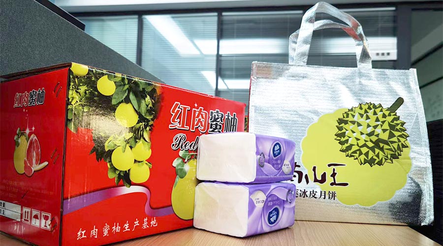 迎中秋 送關(guān)懷！金環(huán)電器給員工們派發(fā)中秋禮包