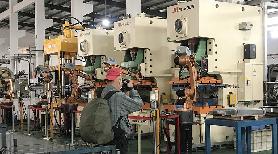 江門市攝影協(xié)會(huì)蒞臨金環(huán)電器拍攝交流  用鏡頭見證實(shí)力！